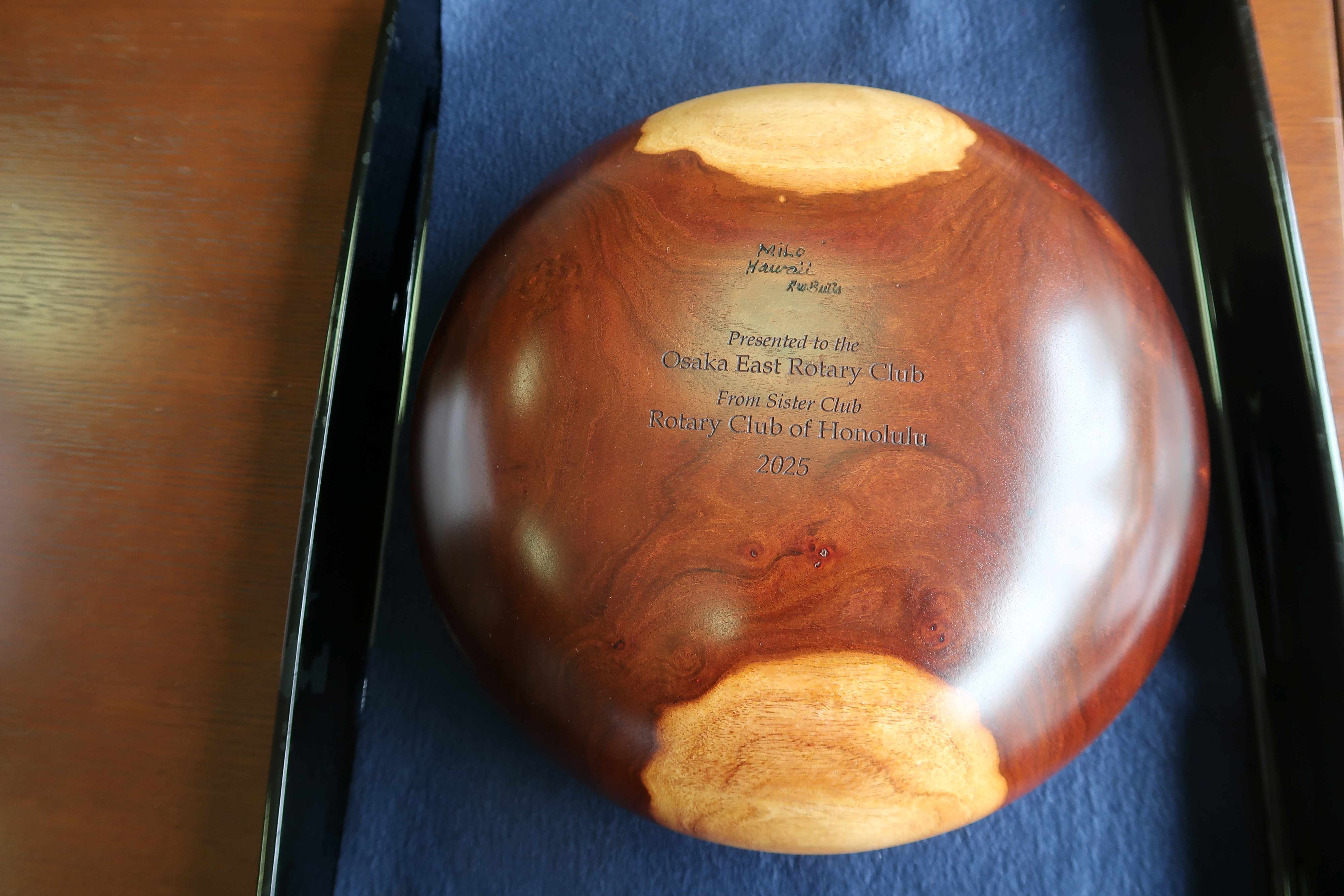 ホノルルRC姉妹クラブ記念品