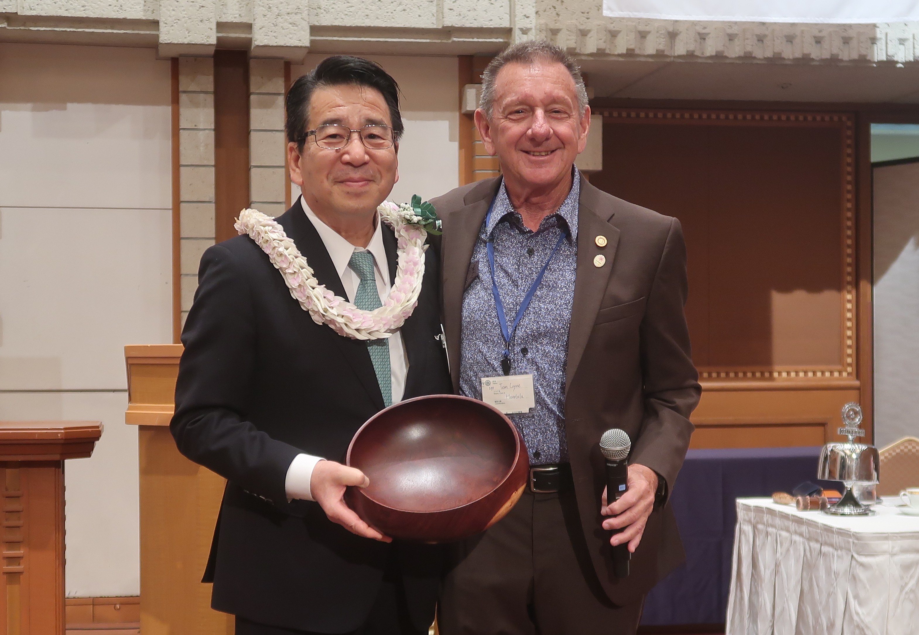 ホノルルRC姉妹クラブ記念品