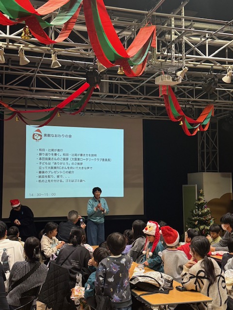 子どもデザイン教室クリスマス会の様子